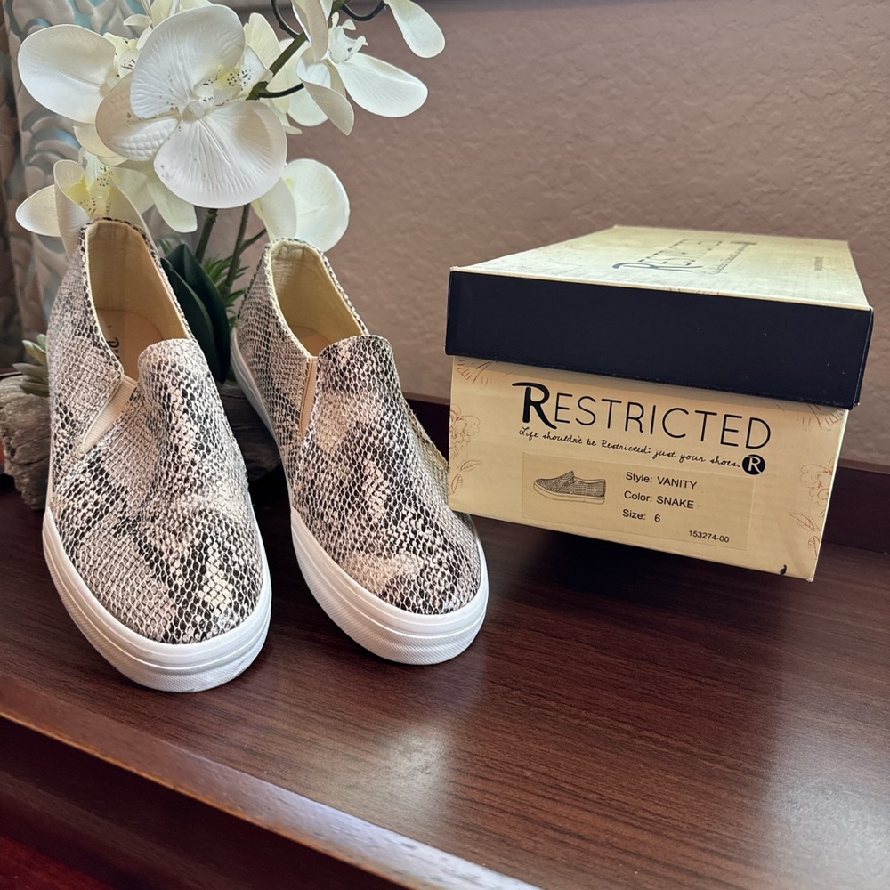 Restricted Women's Snake Pattern Slip-On Sneakers